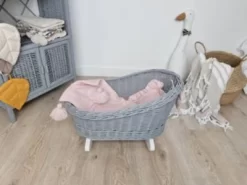 TinaForKids Puppenwiege Aus Weiden Mit Bettwäscheset, Puppenbett Grau/Rosa 6 TinaForKids Puppenwiege Aus Weiden Mit Bettwäscheset, Puppenbett Grau/Rosa -Puppenwelt Verkauf 29721289 03