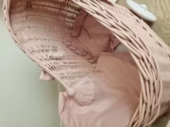 TinaForKids Puppenwagen Mit Bettwäscheset Aus Weiden Und Holz, Altrosa/Weiß 10 TinaForKids Puppenwagen Mit Bettwäscheset Aus Weiden Und Holz, Altrosa/Weiß -Puppenwelt Verkauf 29721303 05